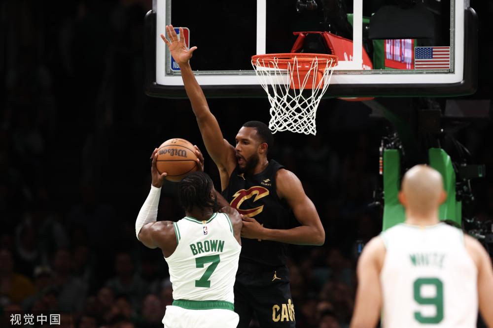 对年轻球员 对年轻球员