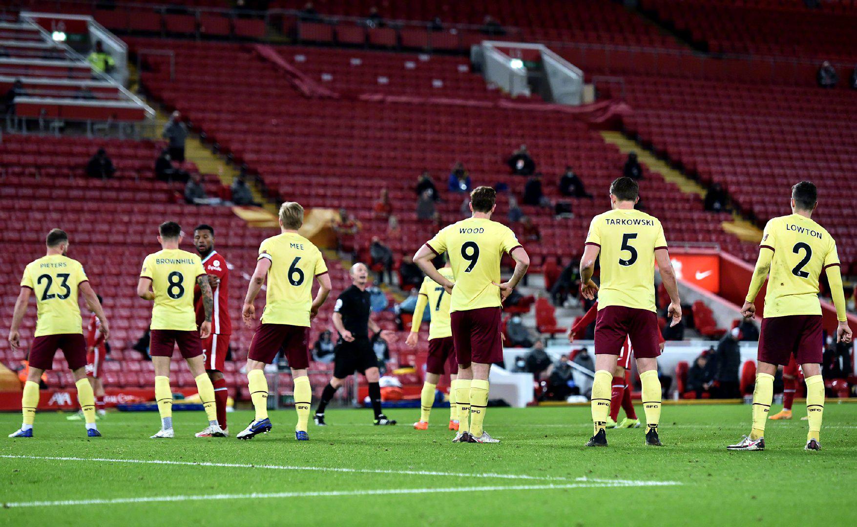 以一句掷地 以一句掷地