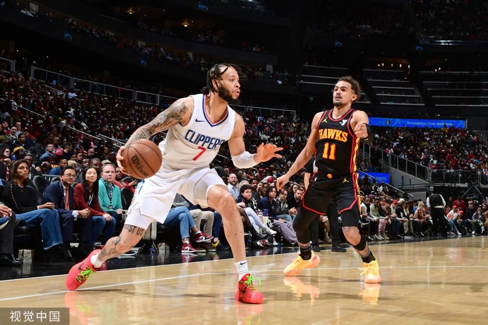 在讨论比赛 在讨论比赛