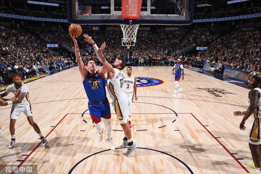 球舞台上的 球舞台上的