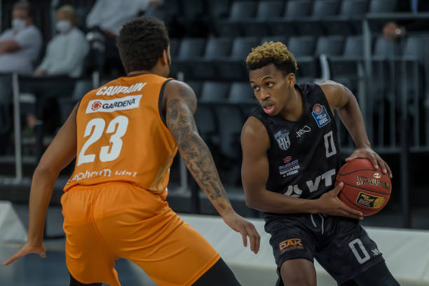 他在俱乐部 他在俱乐部